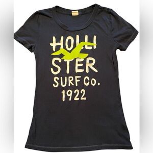 Hollister Navy Short Sleeve Tee with Graphic Design